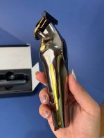 نمایشگر دیجیتال ماشین اصلاح R.VIHAN نشان‌دهنده درصد شارژ باتری و طول برش